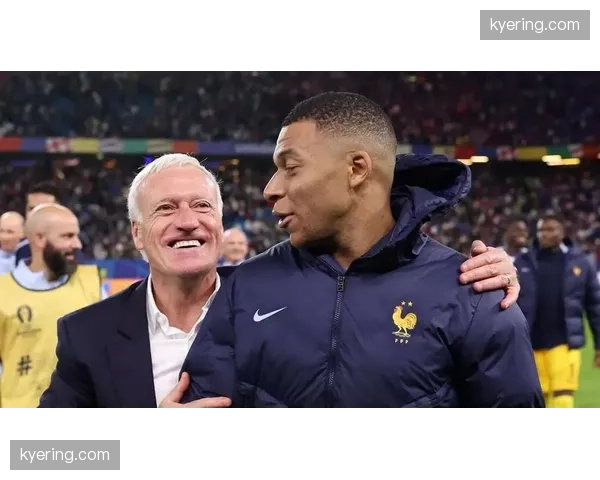 法国三门将集体失宠 迈尼昂替补人选成德尚最大难题